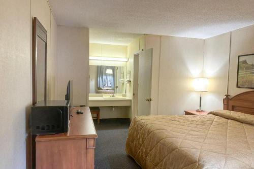 Gough Cabina | Louisville Inn by OYO Louisville Municipal Airport
