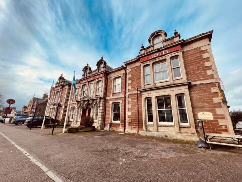 Marybank Hotel | Lovat Arms Hotel