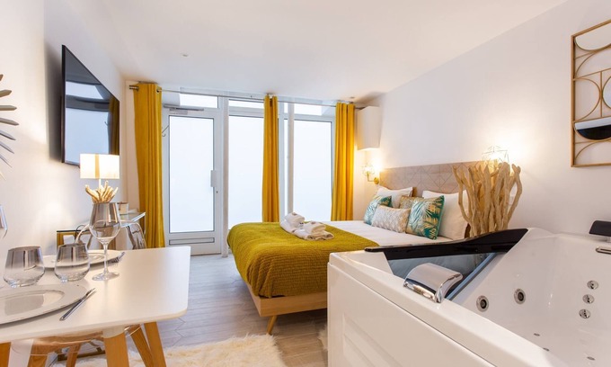 Batignolles Apartamento | Love Room - 2P With Jacuzzi