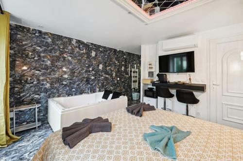 Corbeil-Essonnes Apartamento | Love Room - La Création d'Adam avec Jacuzzi