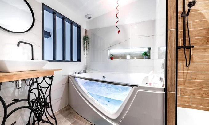 Ambronay Casa | Love Room Loft Spa logement entier balneo exterieur