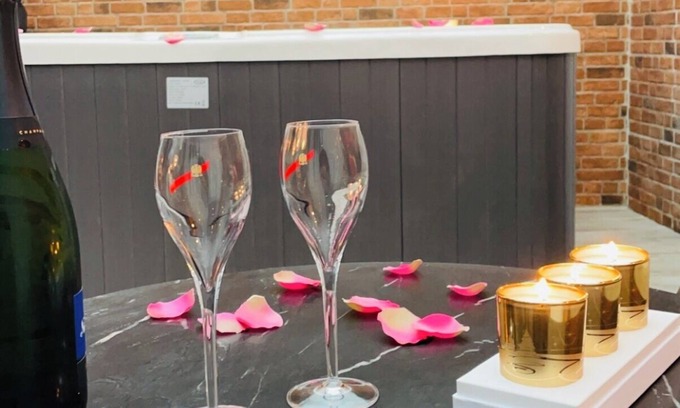 Le Perrier Casa | Love Room - Romantic interlude with private spa