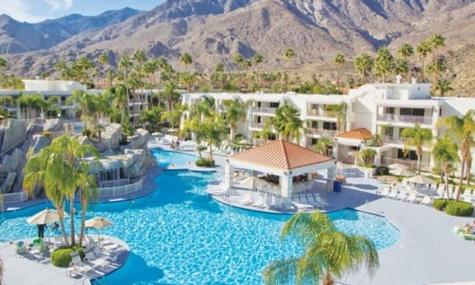 Canyon Corridor Condominio | LOVE this POOL! WATERFALLS! 2br SLEEPS 6! KITCHEN!