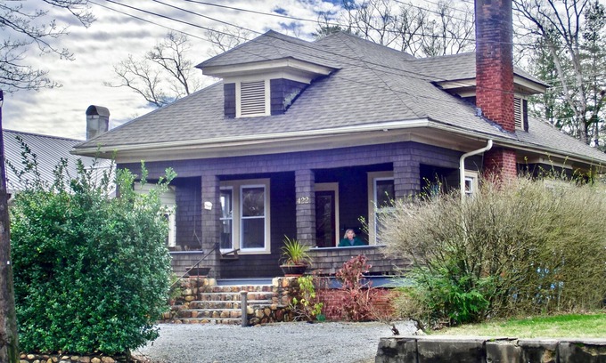 Brevard Casa | ¡Amado y cuidado! Bungalow moderno recientemente renovado!
