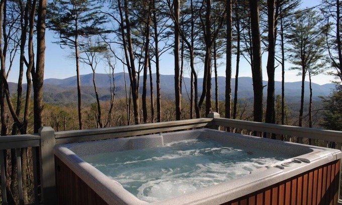 Blue Ridge Cabina | ¡Vistas que quitan el aliento! Bañera de hidromasaje en cubierta! Cuidados meticulosos! ¡Buena ubicación!