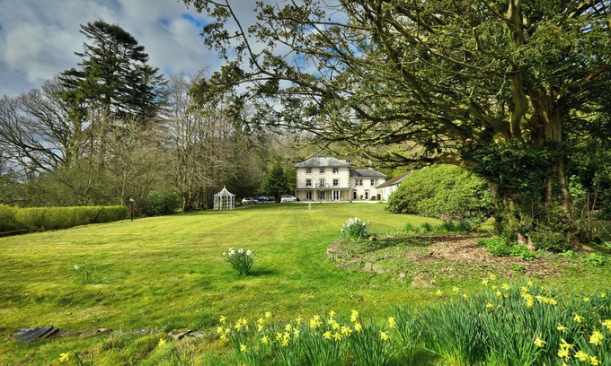 Alston Casa | Lovelady Shield House