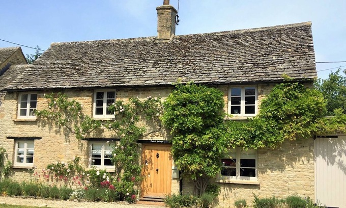 Minster Lovell Cabaña | Lovell Cottage - sleeps 6 guests in 3 bedrooms