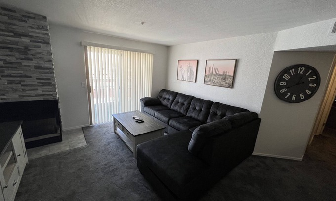 Laughlin Condominio | Lovely 1 bed 1 bath just 3.5 miles from casino!