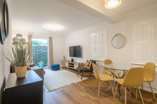 Cambridge Casa | Lovely 1 Bed Apartment With FREE PARKING & Garden