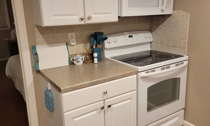 Piscataway Casa | Lovely 1-Bedroom Apartment -Less then 2 miles from RUTGERS