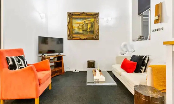 Eden Terrace Casa | Lovely 1-Bedroom Apartment On Queen Street!