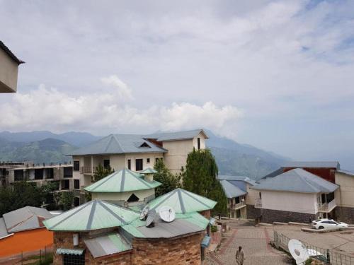 Dhirkot Apartamento | Lovely 1 bedroom condo with majestic views