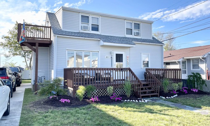 Brigantine Casa | Lovely 1 bedroom + queen sofa in Lvrm 1 1/2 blocks from beach.