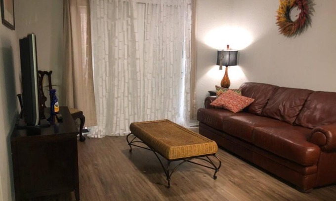 Charlotte Apartamento | Lovely 1-bedroom rental space with free parking