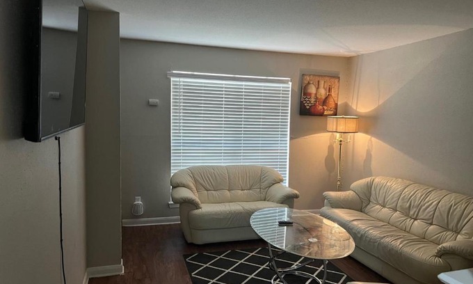 George Bush Park/Eldridge Apartamento | Lovely 1-Bedroom Townhome with Nice Amenities