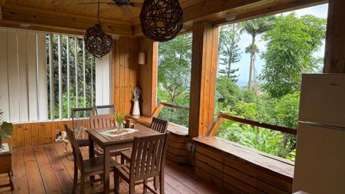 St. George's Apartamento | Lovely 1-bedroom wooden cabin in garden