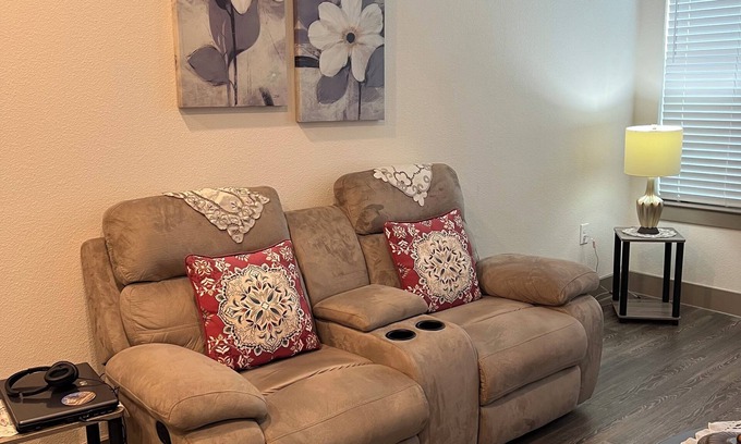 Conroe Apartamento | Lovely 1 BR 1Bath in a Convenient Location - Huge Fall Discount
