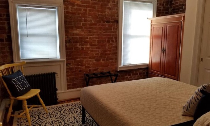 Adams Morgan Cama Y Desayuno | Lovely, 1 BR in Adams Morgan! Walk Everywhere!