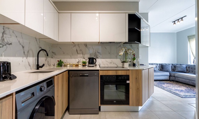 Greater Johannesburg Metropolitan Area Apartamento | Lovely 1 Modern bedroom in Waterfall City