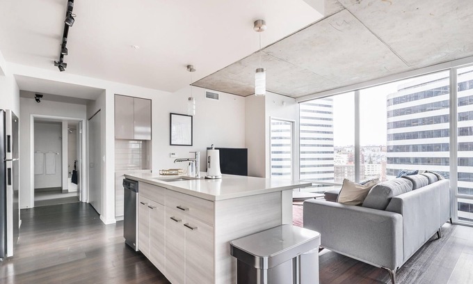 Belltown Apartamento | Lovely 1BR in Seattle, Pool + Pet-Friendly