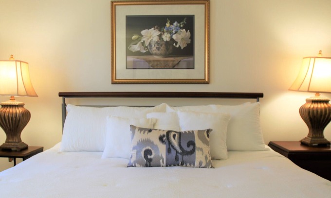 Bridgewater Apartamento | Lovely 2-Bedroom Short-Term Furnished Rental Apartment