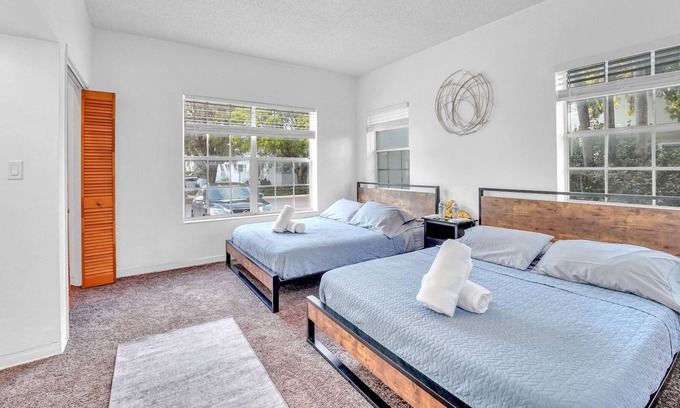 Bay Harbor Islands Apartamento | Lovely 2 bed apartment near the beach.