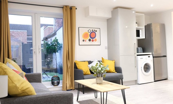Earls Barton Apartamento | Lovely 2 Bed Apartment w Garden near Northampton
