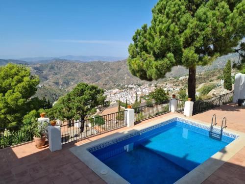Cómpeta Apartamento | Lovely 2 Bed Apartment with Stunning views & Pool