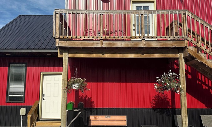 Thief River Falls Apartamento | Lovely 2-bedroom apartment with AC in Thief River Falls overlooking the river.