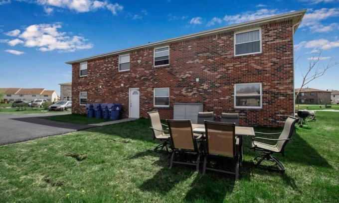 North Tonawanda Apartamento | Lovely 2 bedroom apartment with free parking