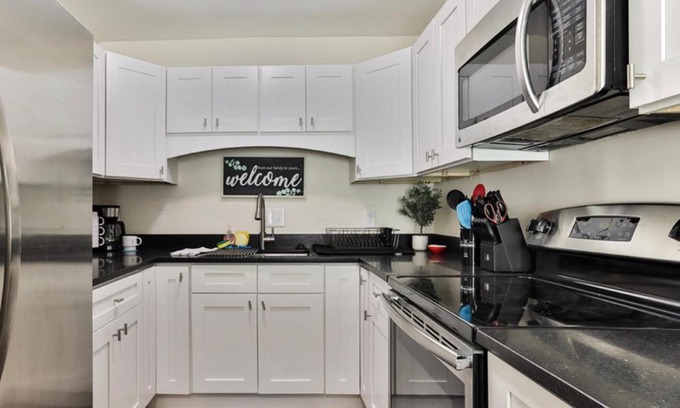 Seabreeze Historic District Apartamento | Lovely 2 Bed/1 Bath Condo Minutes from beach