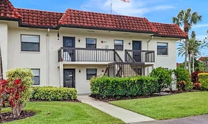 Golden Gate Condominio | Lovely 2-bedroom 2-bathroom condo with AC in Naples