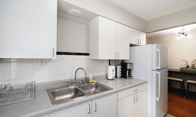 Lindenwood Park Apartamento | Lovely 2 bedroom apartment with free parking