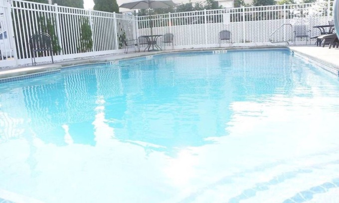Hampton Apartamento | lovely 2-bedroom apartment with pool 2B