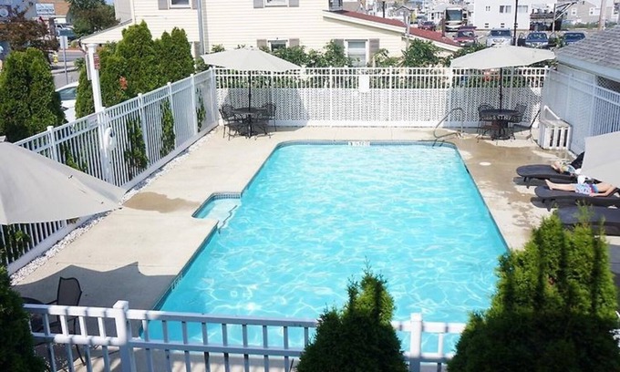 Hampton Apartamento | lovely 2-bedroom apartment with pool 6