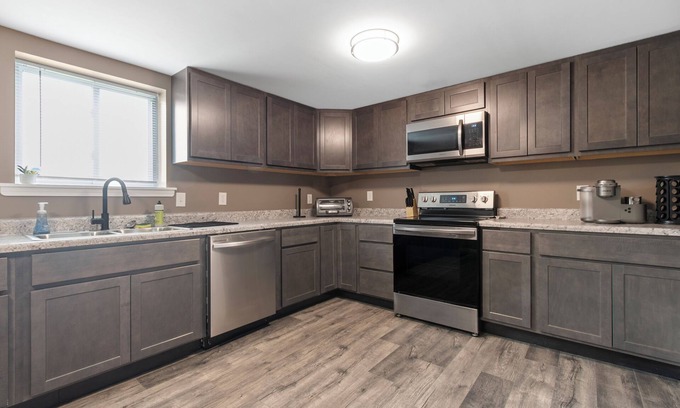 Arnold Apartamento | Lovely 2-bedroom apartment with WIFI/PRIVATE PARKING/LAUNDRY