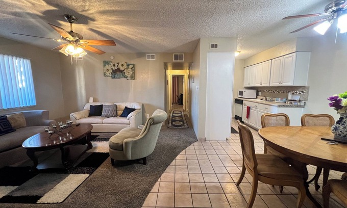 Casas Adobes Apartamento | Lovely 2-bedroom apartment with WiFi, AC in Tucson