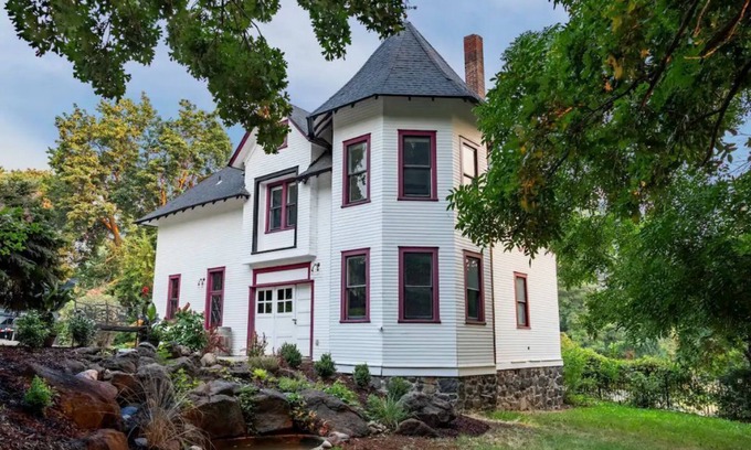 Yakima Casa | Lovely 2 Bedroom Carriage House Unit with Loft