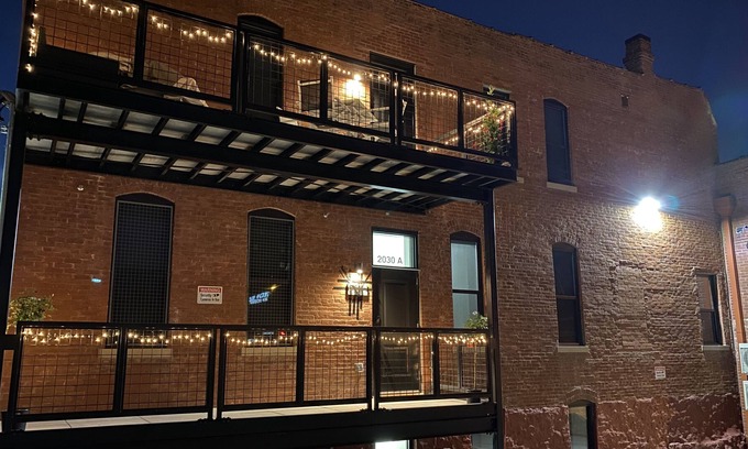 Crossroads Arts District Apartamento | Lovely 2-bedroom condos near Crossroads 50/51