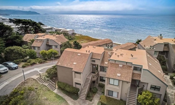 Edgemar - Pacific Manor Condominio | Lovely 2-bedroom condo in beautiful Pacifica , WiFi, Garage and Ocean View