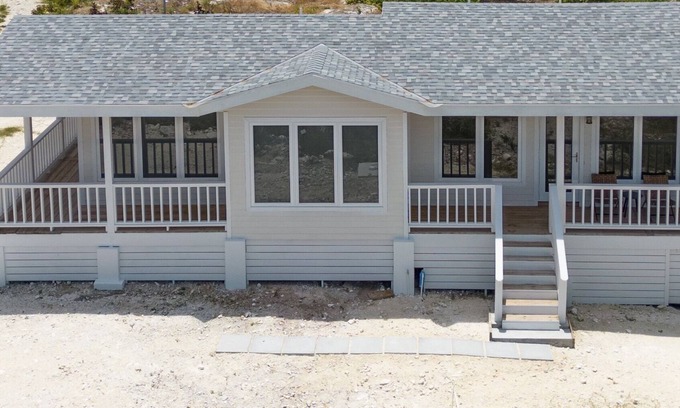 Hartswell Cabaña | Lovely 2-bedroom cottage with sea views located in Exuma, Bahamas