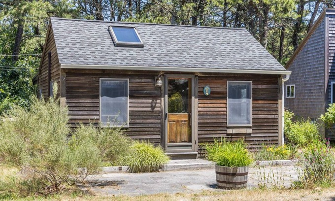 Wellfleet Cabaña | Lovely 2-bedroom cottage with AC in Wellfleet