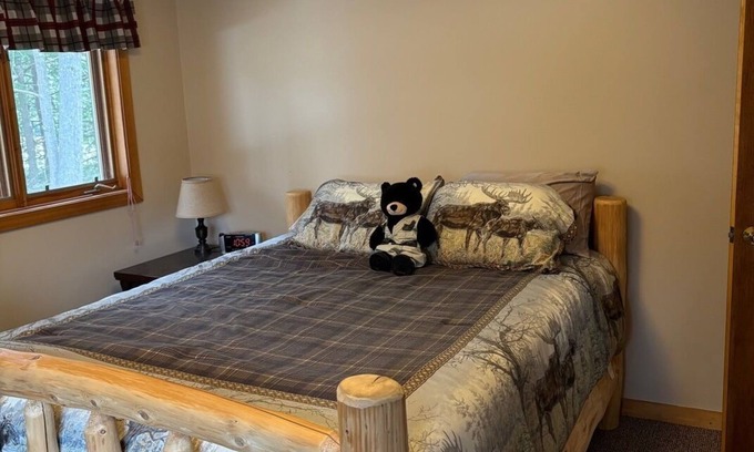 Limerick Cabaña | Lovely 2-bedroom cottage with AC in Limerick, ME on Sokokis Lake