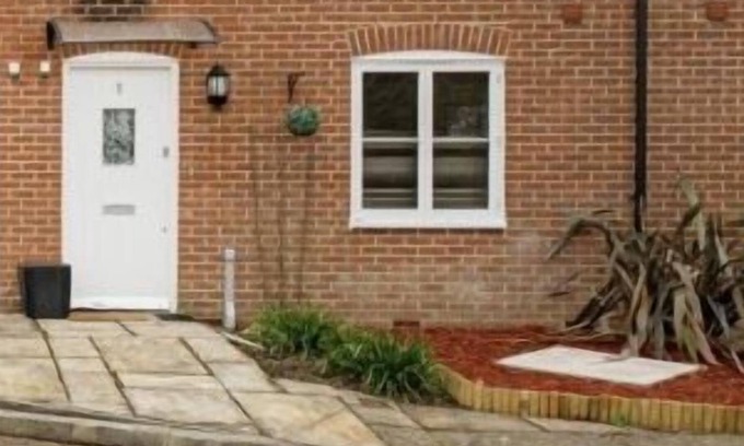 Broad Oak Casa | Lovely 2-bedroom holiday home with free parking.