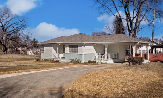 Norwood Casa | Lovely 2-bedroom mid-century house with AC in Birmingham