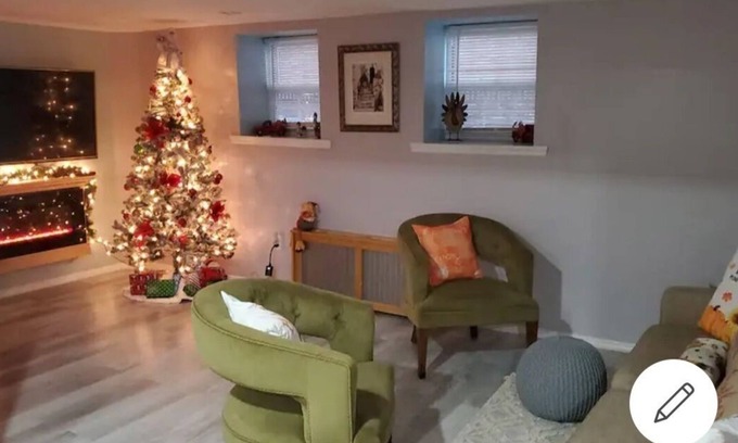 University Heights Casa | Lovely 2 bedroom unit in private house.