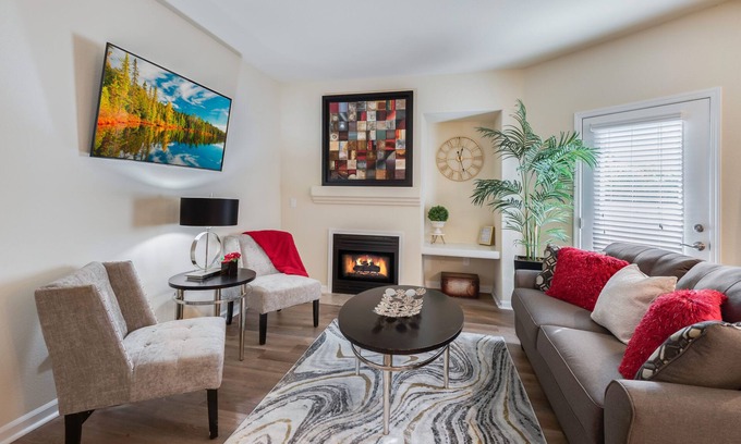 Roseville Apartamento | Lovely 2-Bedroom With Private Garage For Long Stays