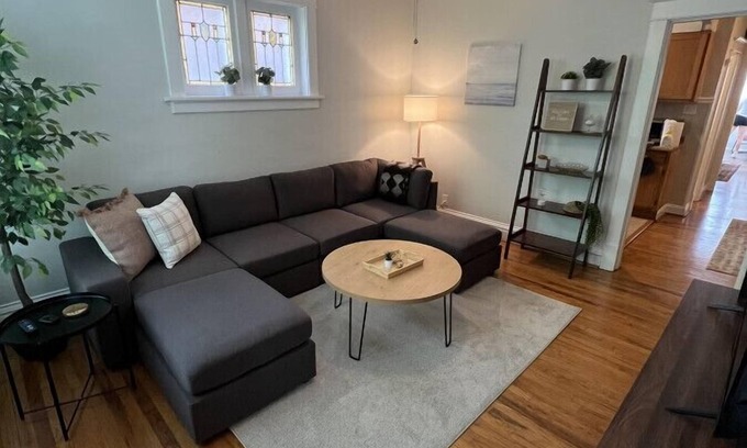 Northampton Apartamento | Lovely 2-BR apartment with free parking