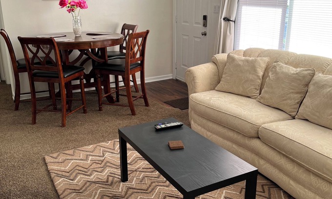 Erie Casa | Lovely 2-BR Apt Fully Furnished! Master long Suite