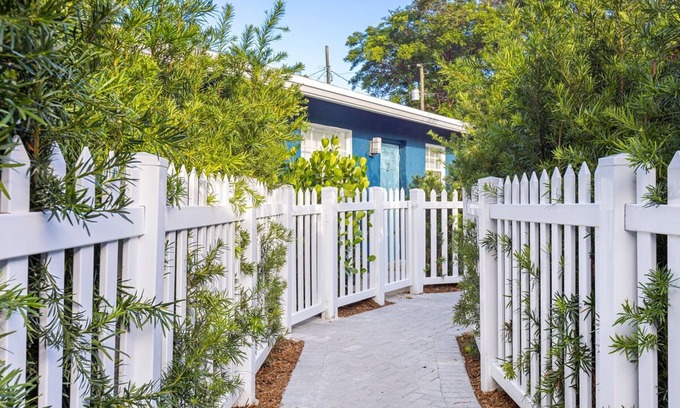 Sailboat Bend Apartamento | Lovely 2 BR Condo in Sailboat Bend